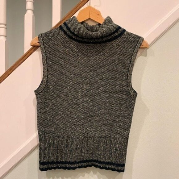 St. John Rare Vintage Embellished Knit Sweater Vest Women’s Size 2 - Picture 9 of 14